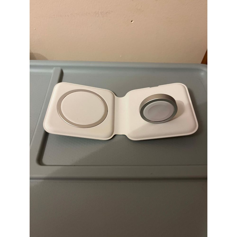 apple travel magsafe charging station